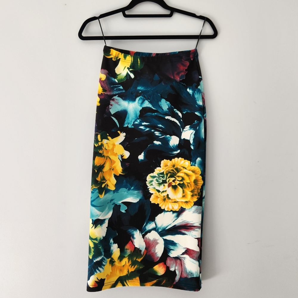 Glamorous Brand XS Pencil Skirt - Floral Pattern and Versatile Stretch